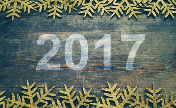 Felice anno nuovo 2017 su uno sfondo di legno. Numero 2017 su sfondo texture in legno stile vintage . — Foto Stock