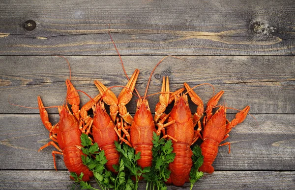 Ahşap bir zemin üzerine haşlanmış kerevit