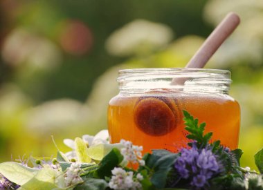 çiçeklerle tatlım.