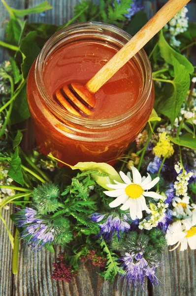  çiçeklerle tatlım.