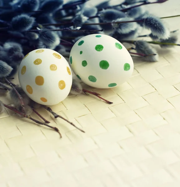 Easter eggs with spring branches of a willow — Stock Photo, Image