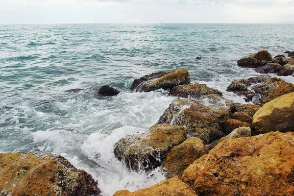 海和石头, 色调. — 图库照片