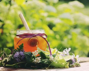  çiçeklerle tatlım.