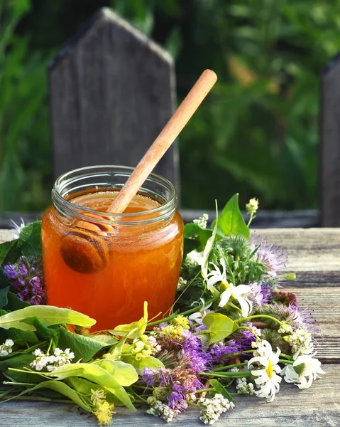  çiçeklerle tatlım.