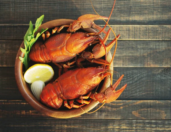 Gekookte crawfishes in een bord — Stockfoto
