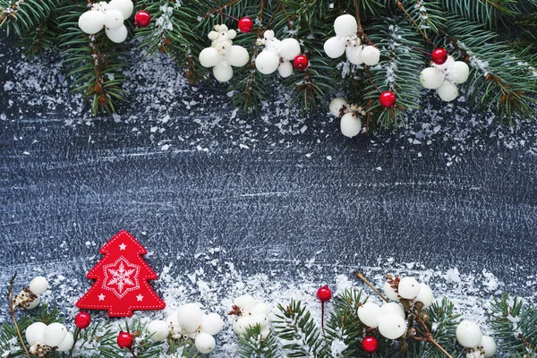 Weihnachten Winter Hintergrund Weihnachtskarte Tannenzweige Und Weihnachtsdekoration Auf Dunklem Hintergrund — Stockfoto