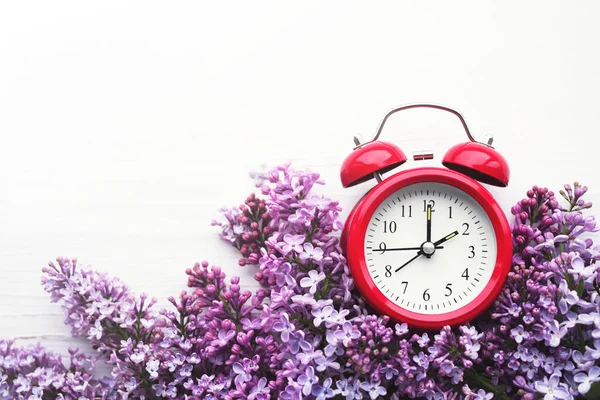 Red Alarm Clock Bouquet Pink Lilacs White Surface Top View — Stok fotoğraf