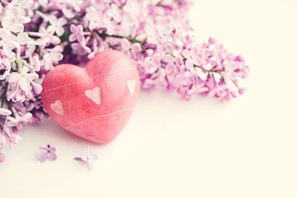 Pink Heart Bouquet Lilacs White Wooden Table Surface Soft Focus — Stock Photo, Image