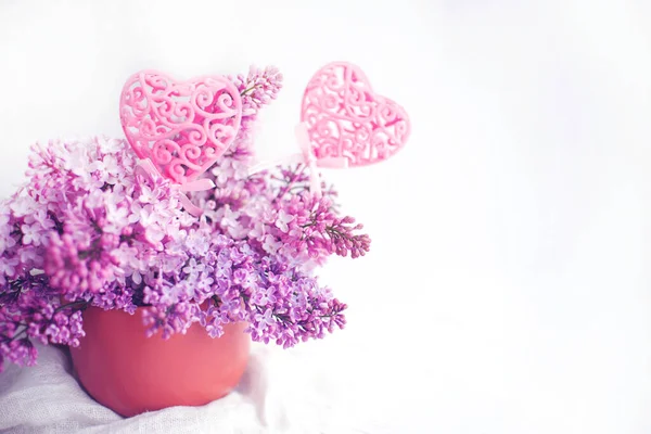 Two Pink Hearts Bouquet Lilac Vase White Wooden Surface Selective — ストック写真