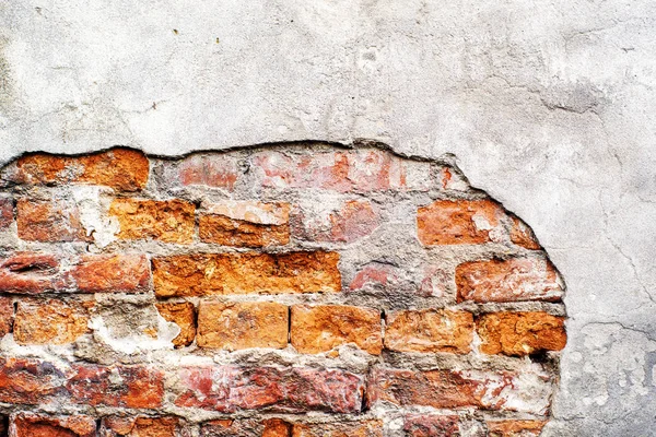 Brick Red Wall Exfoliated Gray Plaster — Stok fotoğraf