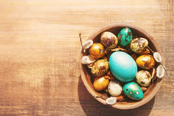 Bright Easter Eggs Clay Bowl Fluffy Willow Branches Old Wooden — Stock Photo, Image