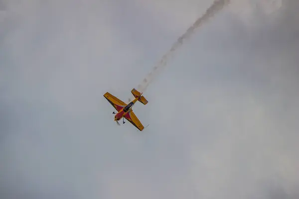 深い空飛ぶ — ストック写真