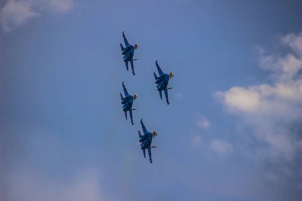 Voar céu profundo — Fotografia de Stock