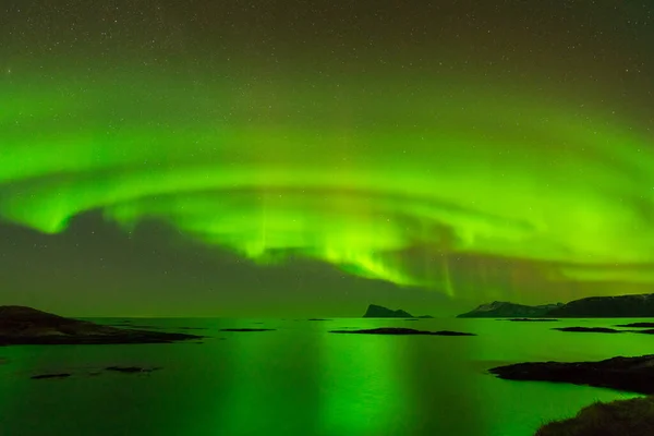 Piękny Wyświetlacz Northern Light Małej Wiosce Rybackiej Sommaroy Norwegia — Zdjęcie stockowe