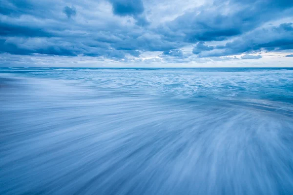 Bellissimo Paesaggio Marino Preso Una Giornata Nuvolosa Vicino Alla Spiaggia — Foto Stock