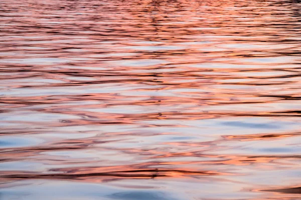 Primo Piano Astratto Delle Increspature Dell Acqua Sulla Superficie Dell — Foto Stock