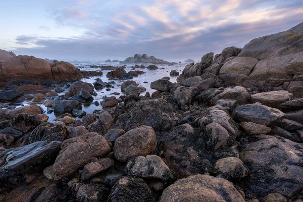 Hermoso Paisaje Marino Brumoso Amanecer Con Nubes Cielo Dramático Con —  Fotos de Stock