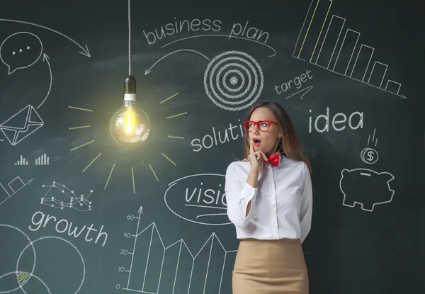 Geschäftsfrau mit zündender Idee. — Stockfoto