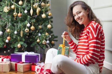 Noel hediye açılış kadın