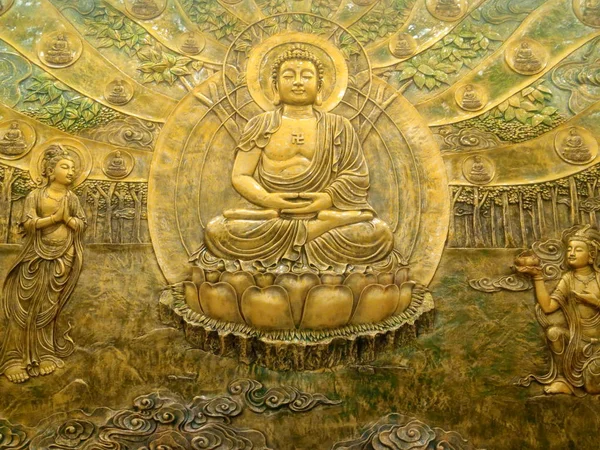 佛陀在菩提树下冥想时获得了启示 佛陀在这棵菩提树下坐了49天也没有移动 在他坐的地方建了一座名为 Animisalocana Cetiya 的神龛 — 图库照片