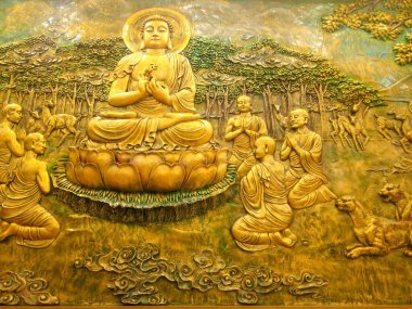 Buda 'nın beş keşişe verdiği vaaz, Dhammacakpavattana Sutta adlı ilk vaazıydı. Asalha Puja 'nın dolunay gününde verildi. Buda daha sonra ilk yağmur sezonunu Mulagandhakuti 'deki Sarnath' da geçirdi..