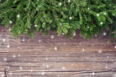Noel arka plan. Eski ahşap arka plan üzerinde Noel köknar ağacı.