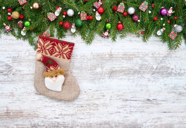 Noel arka plan. Ahşap arka plan, kopya alanı üzerinde Noel çorap ile Noel köknar ağacı.
