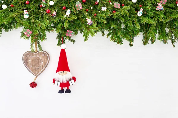 Fondo Navidad Rama Abeto Navideño Con Santa Sobre Fondo Madera — Foto de Stock