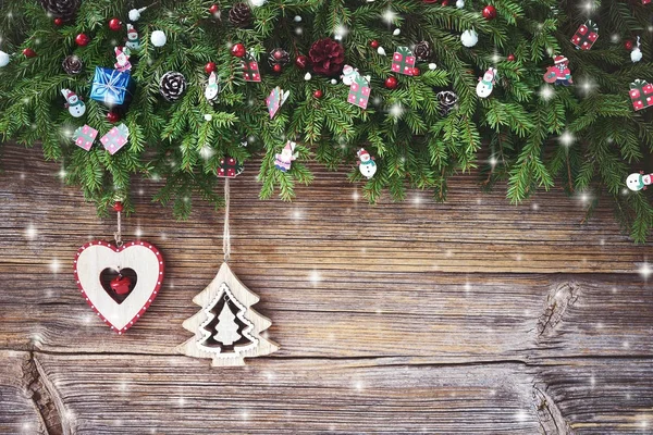 Joulukuusi kuusen oksa koristelu — kuvapankkivalokuva