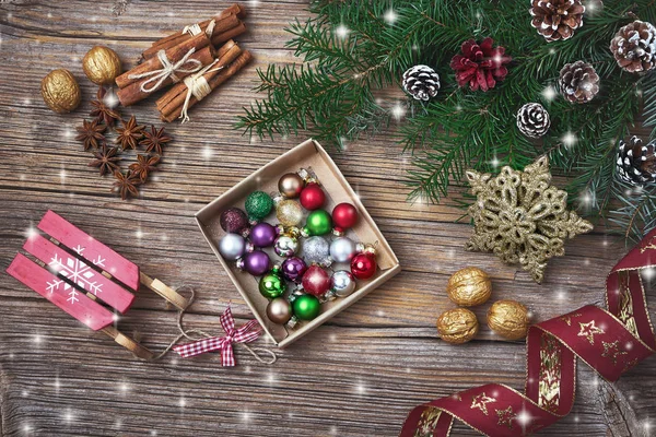 Weihnachtlicher Hintergrund Tannenzweig Mit Dekoration Kopierraum Draufsicht Getönt — Stockfoto