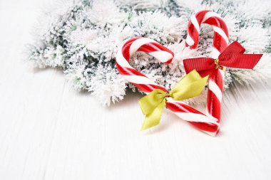 Noel arka plan. Noel ağacı ve şeker kamışı ile Noel tebrik kartı. Kopya alanı