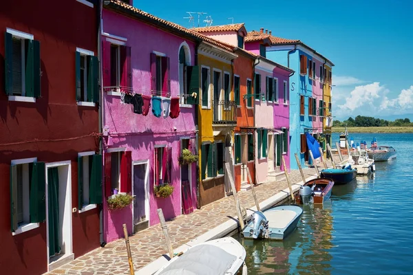 Burano Venecia Coloridas Casas Arquitectura Burano Canal Isla Barcos Verano — Foto de Stock