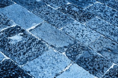 Eski, yıpranmış tuğla dokusu. 2020 yılının klasik mavi tonu.