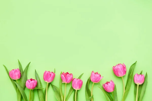 Élénk Rózsaszín Tulipán Zöld Háttérrel Gyönyörű Üdvözlőlap Ünnepi Ötlet Másolás — Stock Fotó