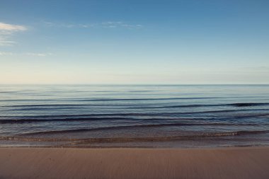 Artçı parıltı. Azov Denizi 'nde akşam sessizliği. Parlaklık sonrası parlaklık.