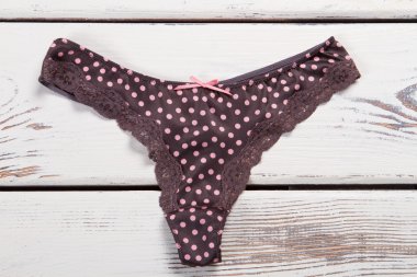 Tanga ile polka dots.