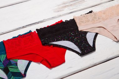 Güzel çok renkli pamuk pantolon. 