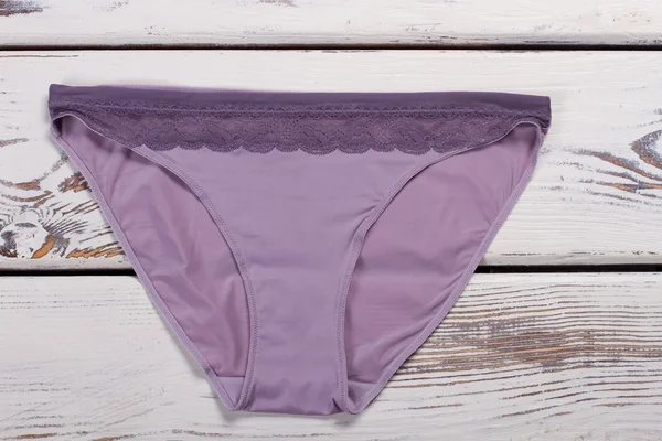 Güzel mor ipek külot.