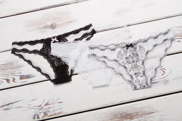 Güzel dantel külot ile ayarla. 