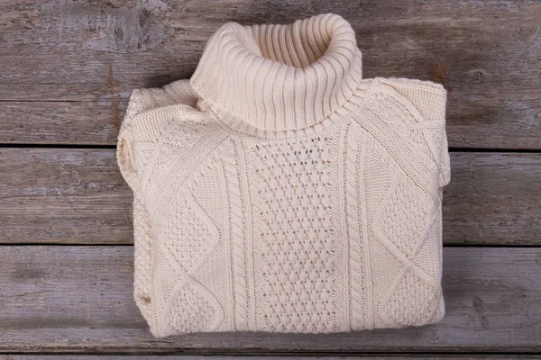 Вязаный свитер с красивым орнаментом . — стоковое фото