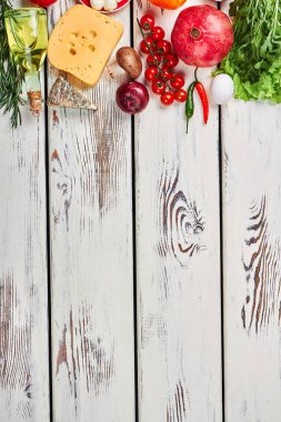 Sebze ve ahşap üzerine süt.