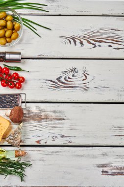 Sebze ve karabiber değirmeni.