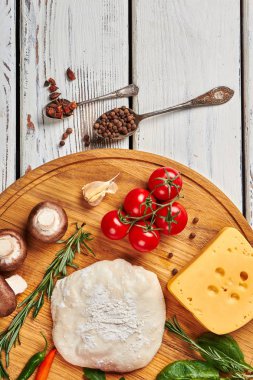 Çiğ sebze ve süt ürünleri.