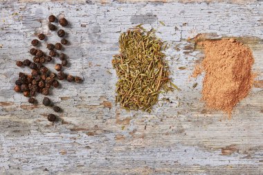 Eski arka plan üzerinde farklı baharatlar ayarla.