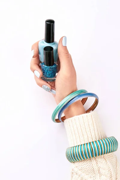 Manicura de uñas azul . — Foto de Stock