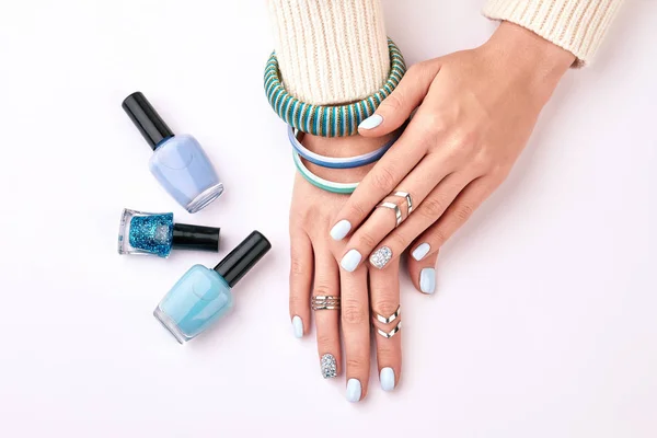 Manicure and costume jewelry in one color. — Stock Photo, Image