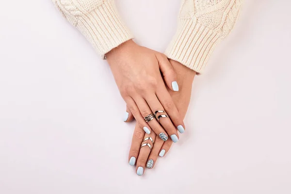 Fashion manicure with accessories. — Stock Photo, Image