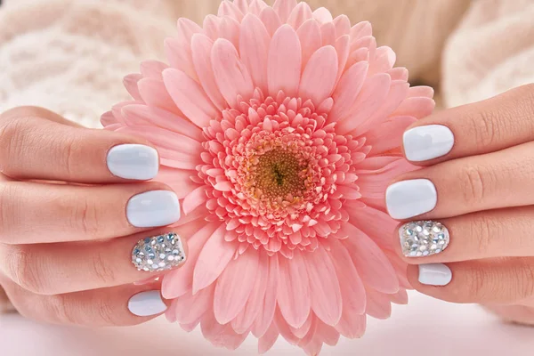 Delicate design van manicure. — Stockfoto