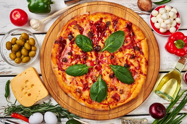 lezzetli pizza salam.