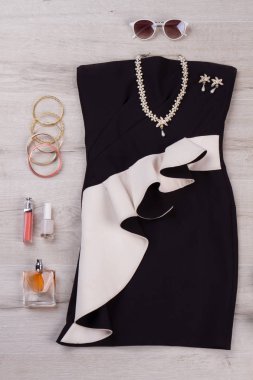 Klasik gece elbisesi. 